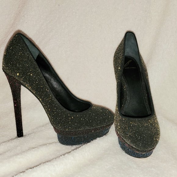 Beautiful Brian Atwood heels - Picture 2 of 4